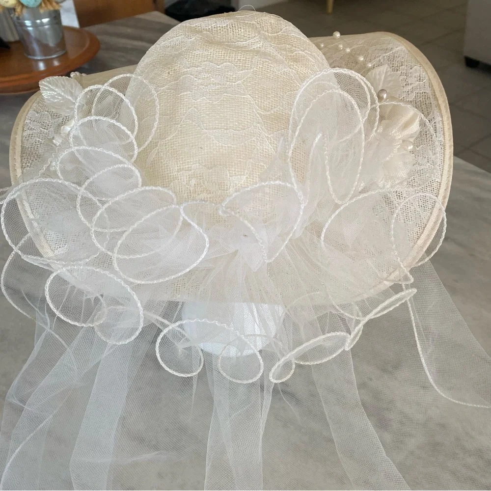 Vintage Wedding Veil Hat  Bride Lace Tulle Vail Cream pearls Roses